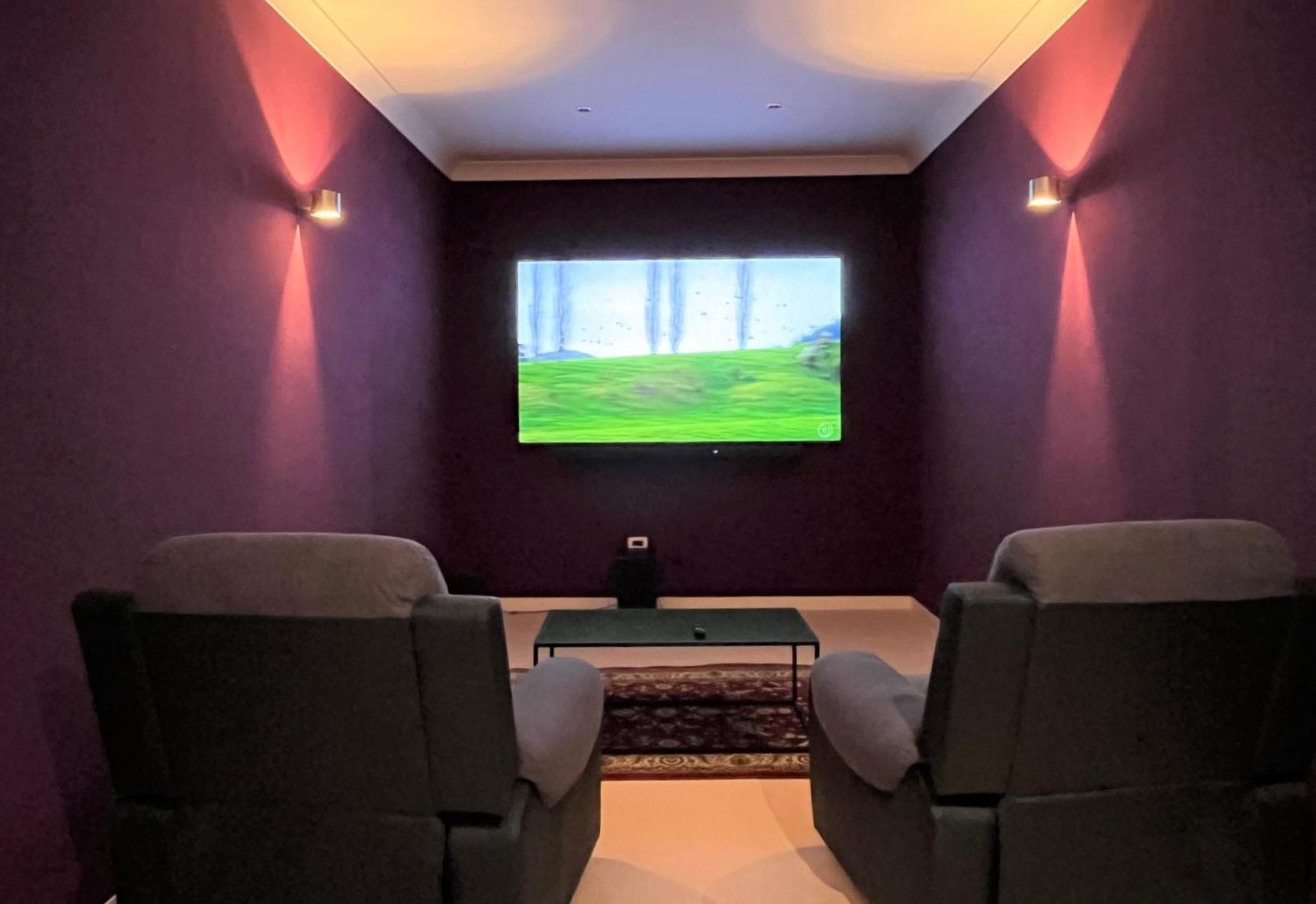 Large Luxury Apartment Located Right In Town Taupo Eksteriør billede