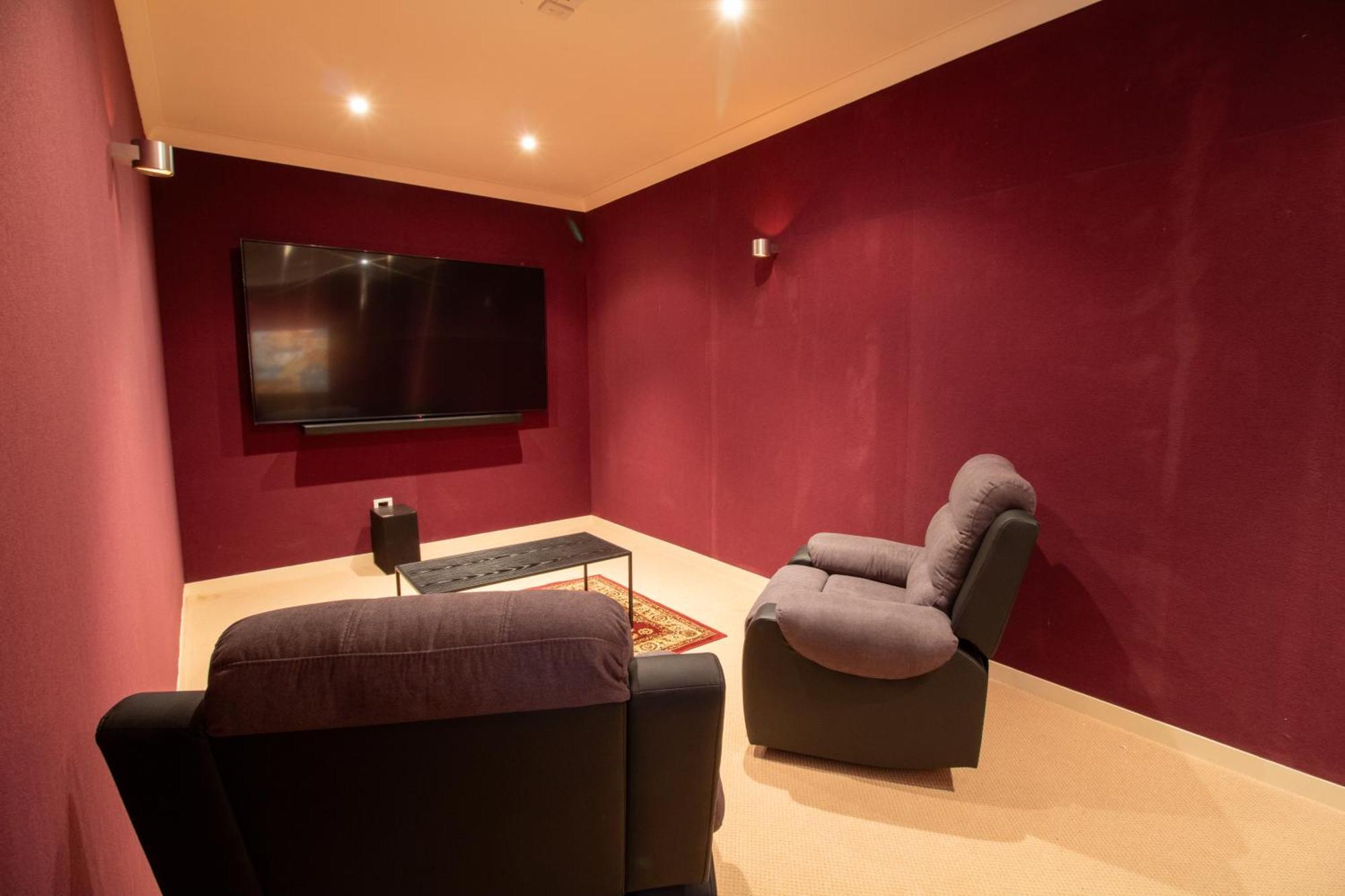 Large Luxury Apartment Located Right In Town Taupo Eksteriør billede