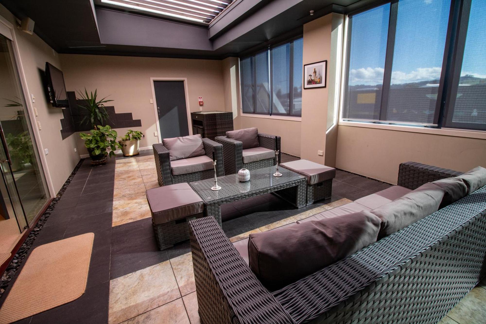 Large Luxury Apartment Located Right In Town Taupo Eksteriør billede