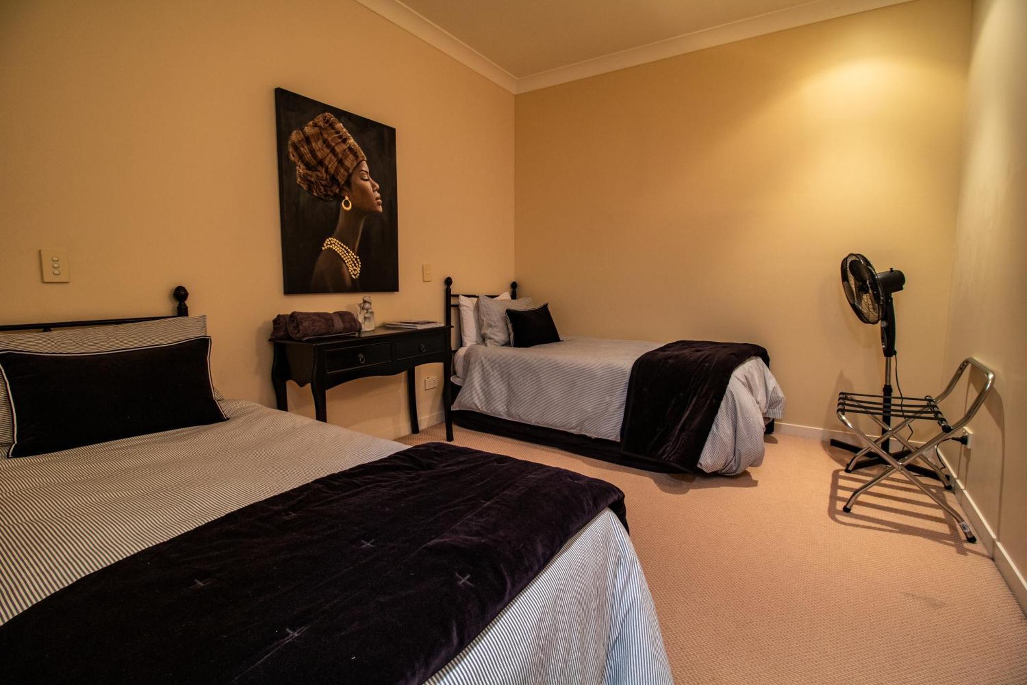Large Luxury Apartment Located Right In Town Taupo Eksteriør billede